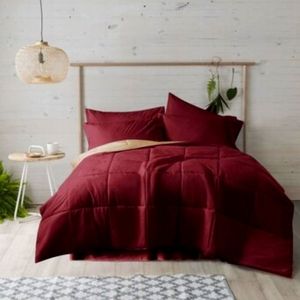 Macy's Ultra Down Alternative Comforter Burgundy & Tan Reversible Full/Queen